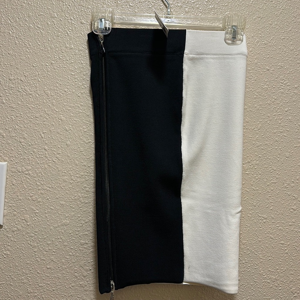 INTERMIX EXCLUSIVE SKIRT_SMALL